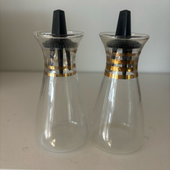 Pyrex Other - Elegant Glass Oil and Vinegar Dispenser Set with Gold Accents